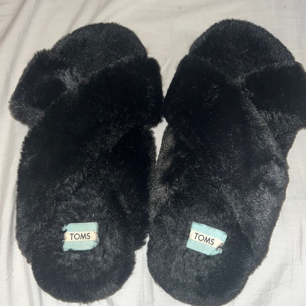 Toms fluffy slippers